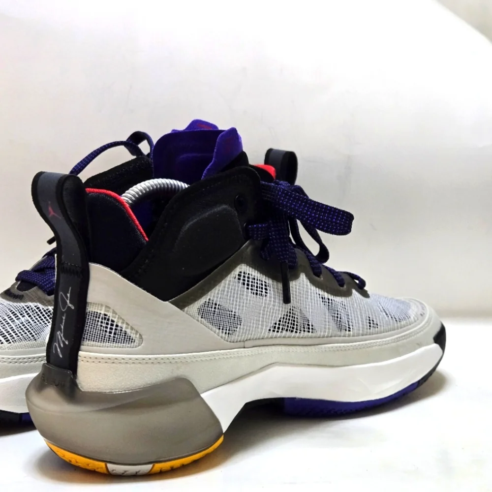 Nike Air Jordan Basketball Shoes size 6Y